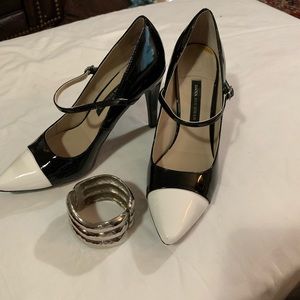 Dana Buchman ladies Bl/white 3” heels Sz. 8 A5